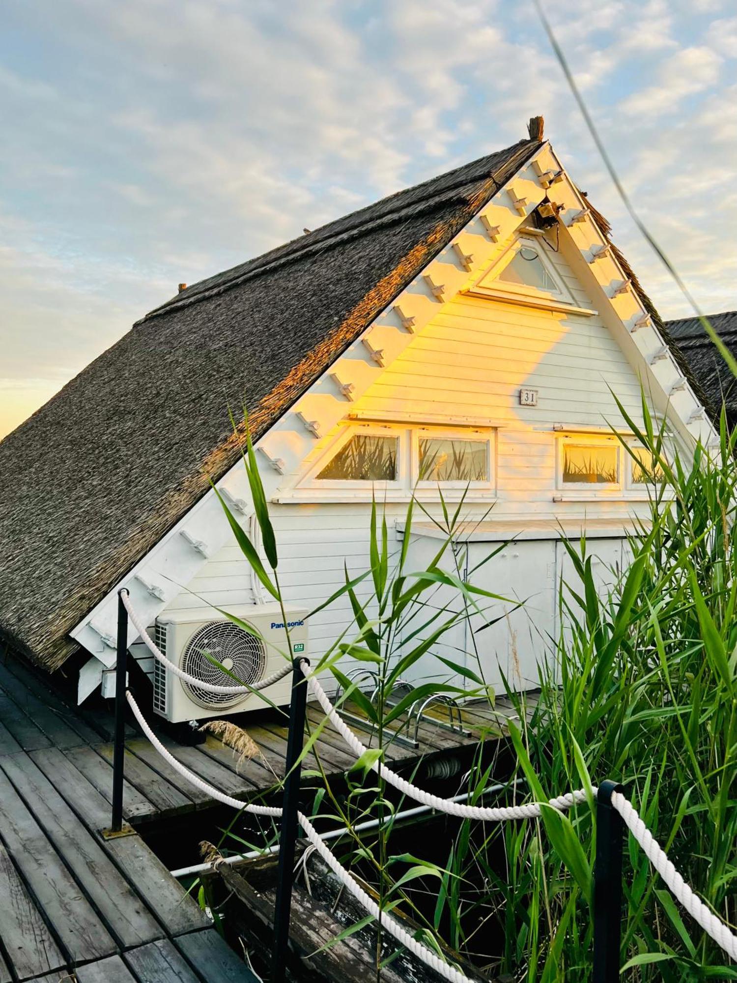 Seehuette Neusiedlersee - Seehaus Inklusive Elektroboot Rust Ngoại thất bức ảnh